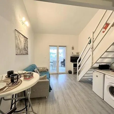 4 Personnes - 500 M - 4goel53 Apartment